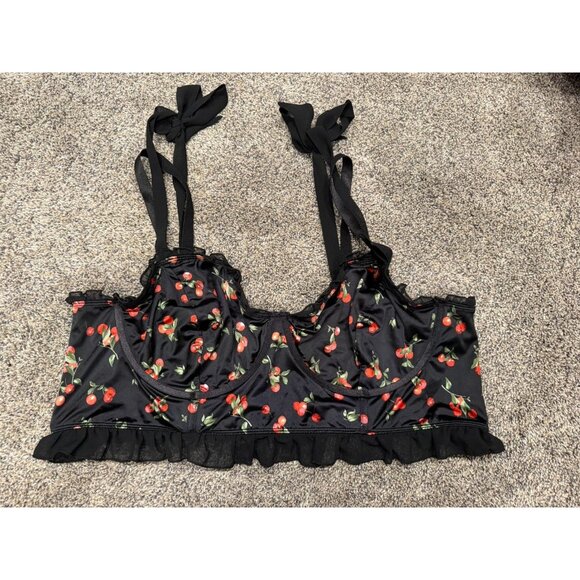 Torrid Curve Cherry Bra Size 3 EUC - Picture 2 of 4